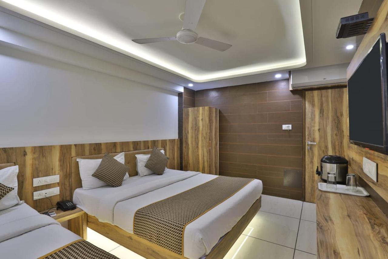 Hotel Pearl Вадодара Экстерьер фото