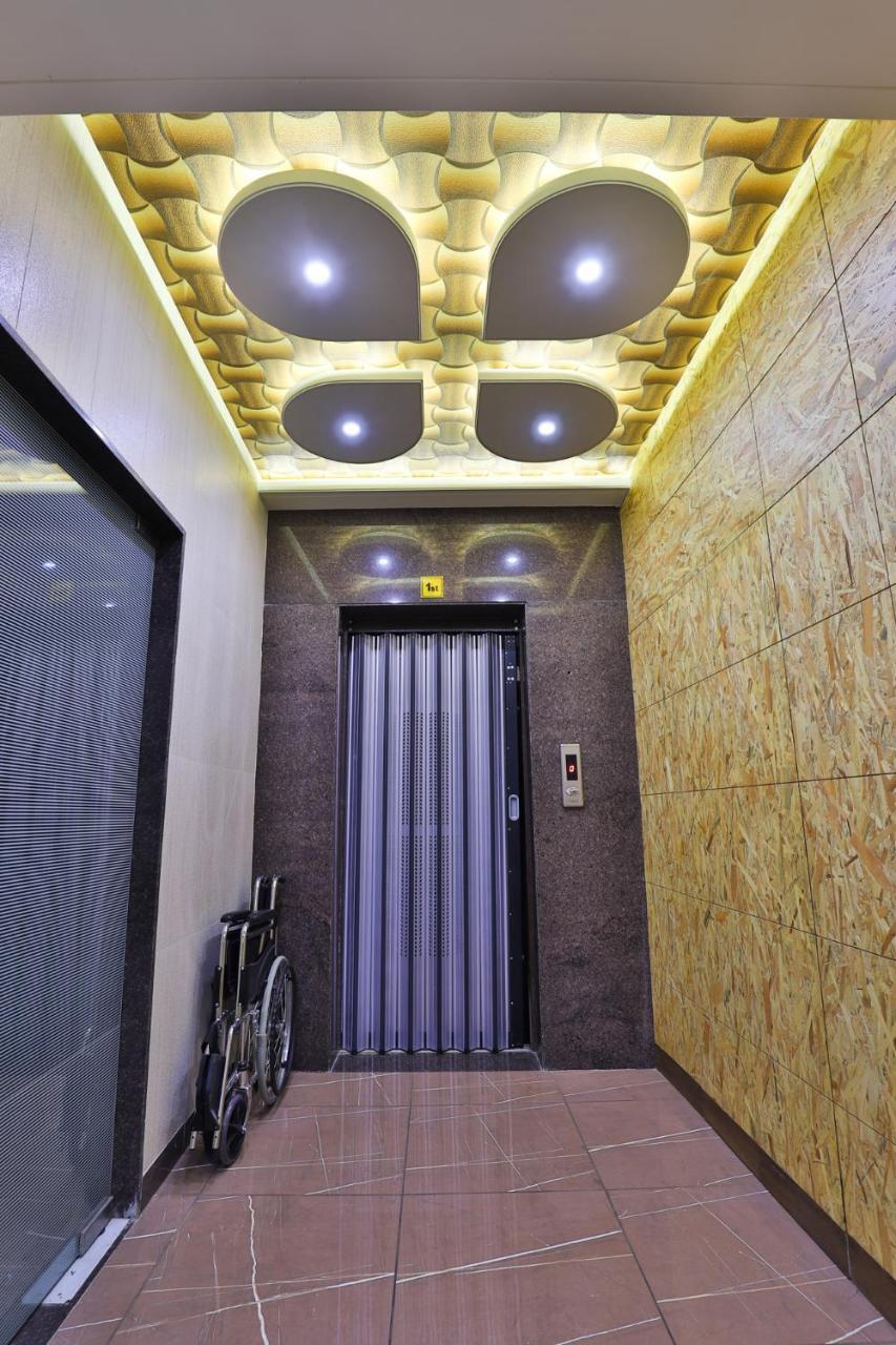 Hotel Pearl Вадодара Экстерьер фото