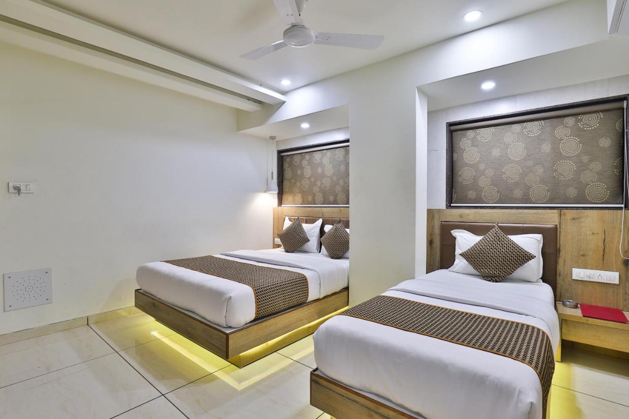 Hotel Pearl Вадодара Экстерьер фото