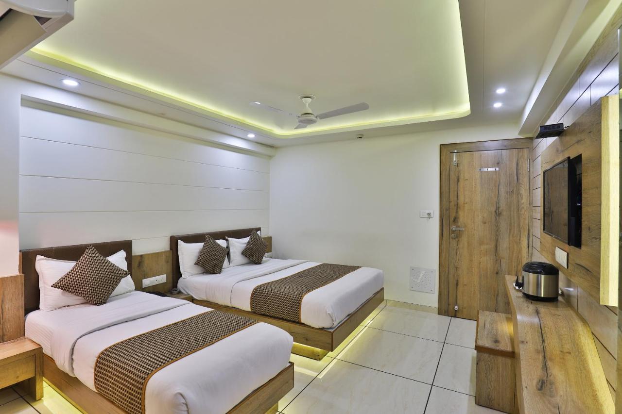 Hotel Pearl Вадодара Экстерьер фото