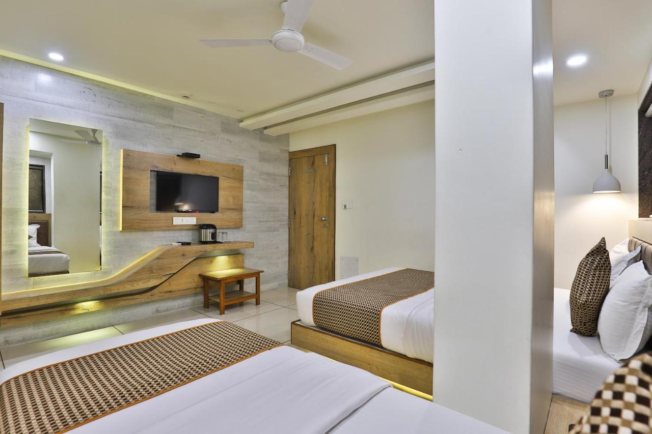 Hotel Pearl Вадодара Экстерьер фото