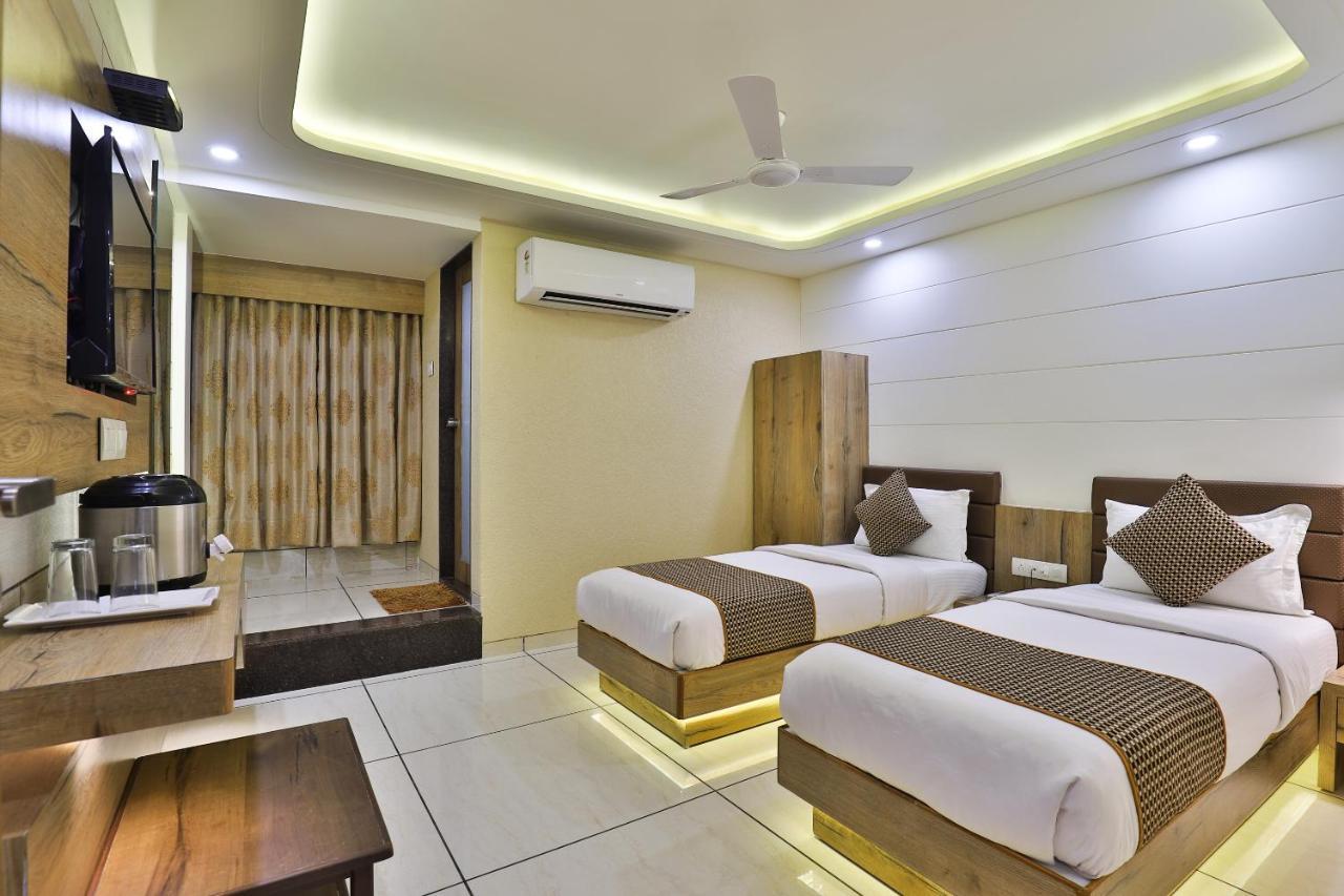 Hotel Pearl Вадодара Экстерьер фото