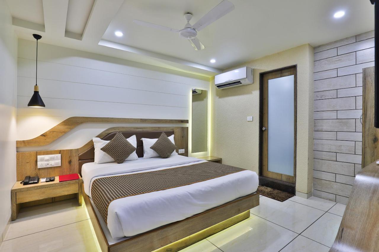 Hotel Pearl Вадодара Экстерьер фото