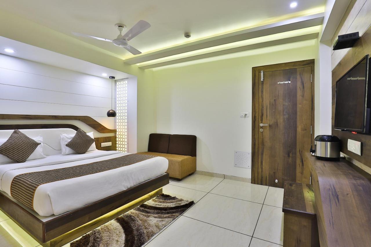 Hotel Pearl Вадодара Экстерьер фото
