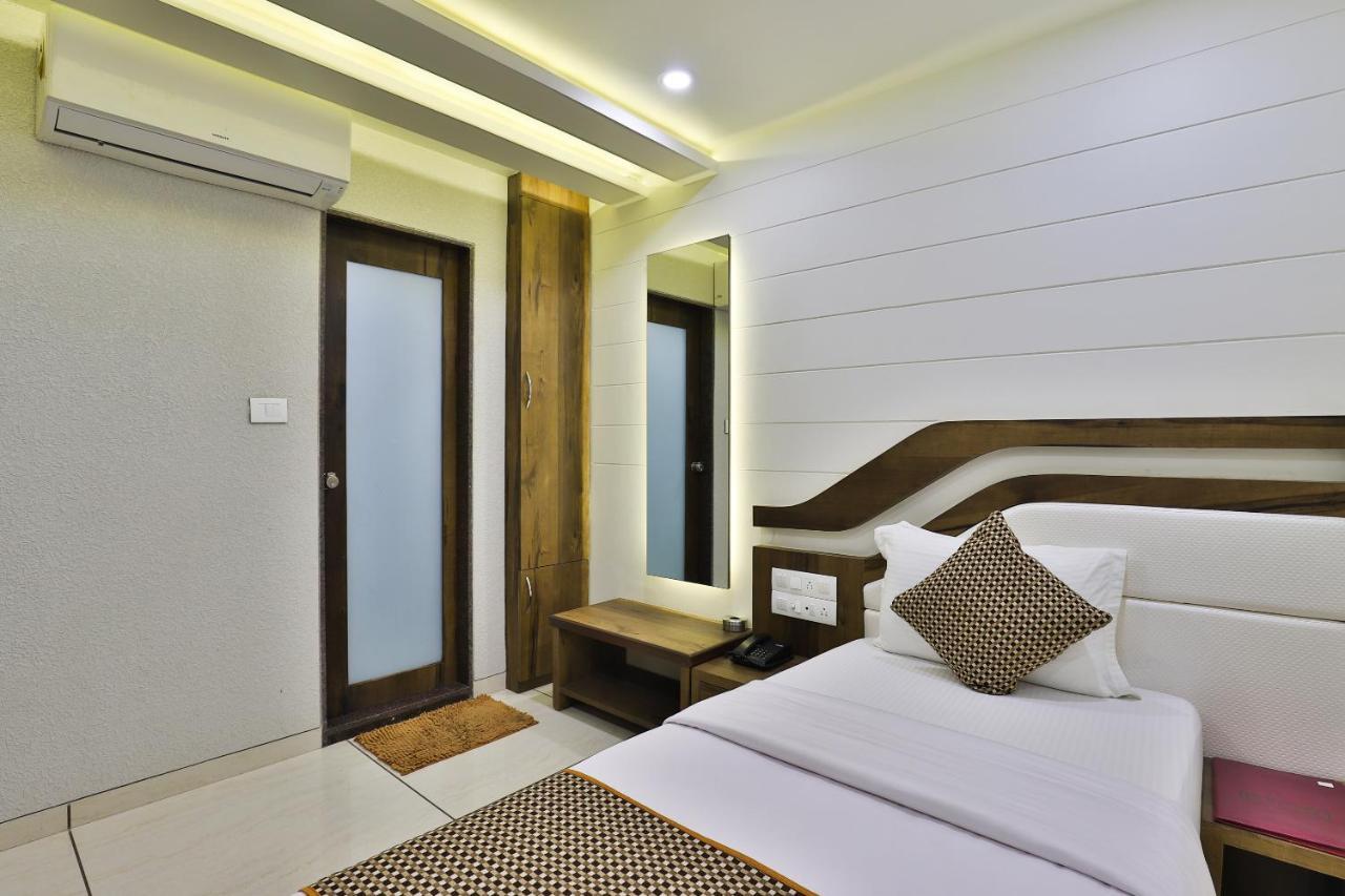Hotel Pearl Вадодара Экстерьер фото