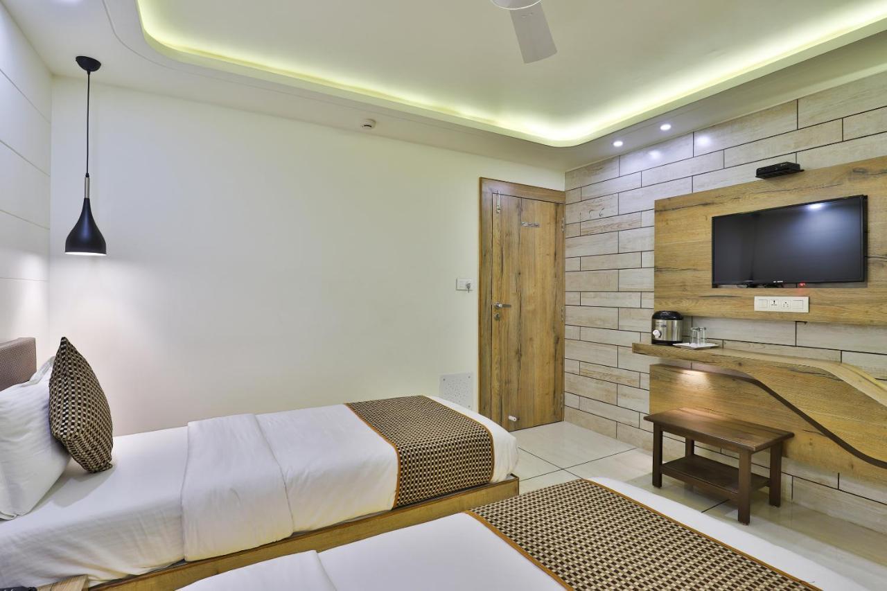 Hotel Pearl Вадодара Экстерьер фото