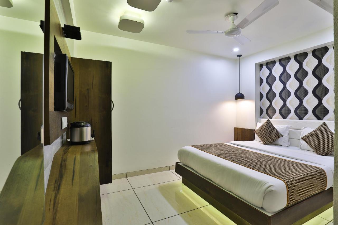 Hotel Pearl Вадодара Экстерьер фото