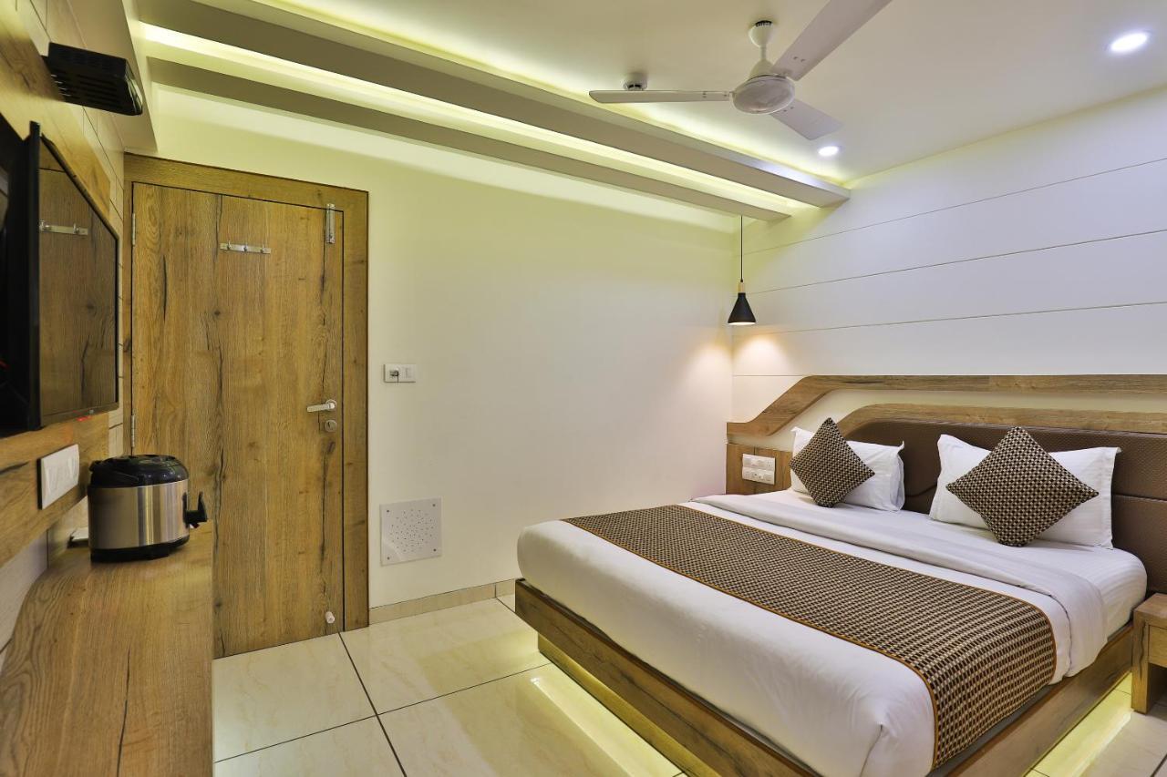 Hotel Pearl Вадодара Экстерьер фото