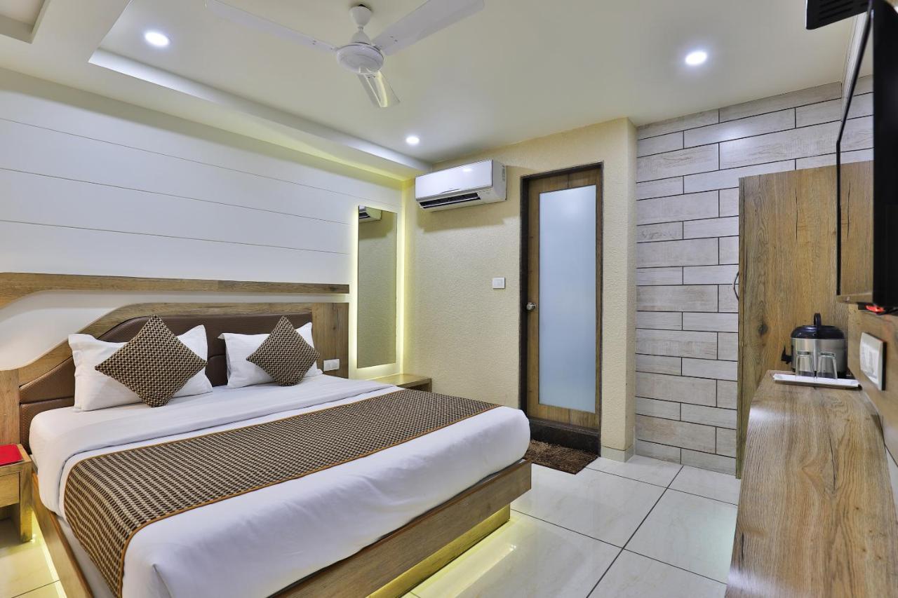 Hotel Pearl Вадодара Экстерьер фото