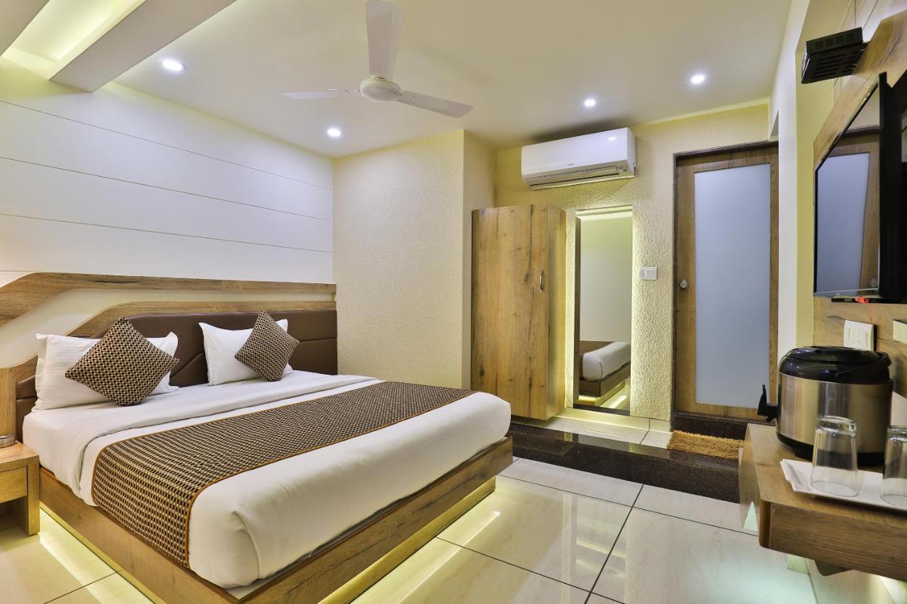 Hotel Pearl Вадодара Экстерьер фото