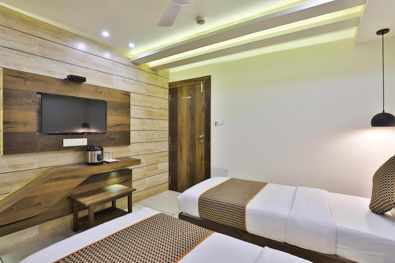 Hotel Pearl Вадодара Экстерьер фото