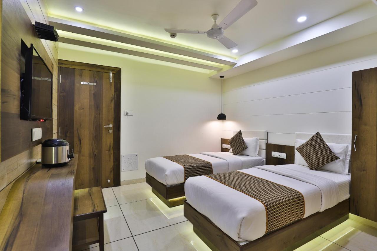 Hotel Pearl Вадодара Экстерьер фото