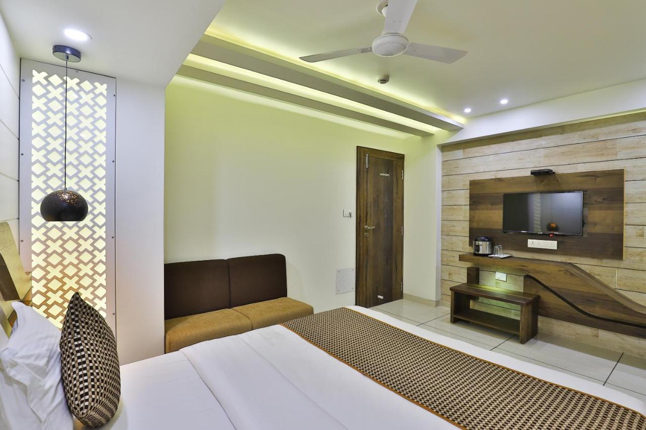 Hotel Pearl Вадодара Экстерьер фото