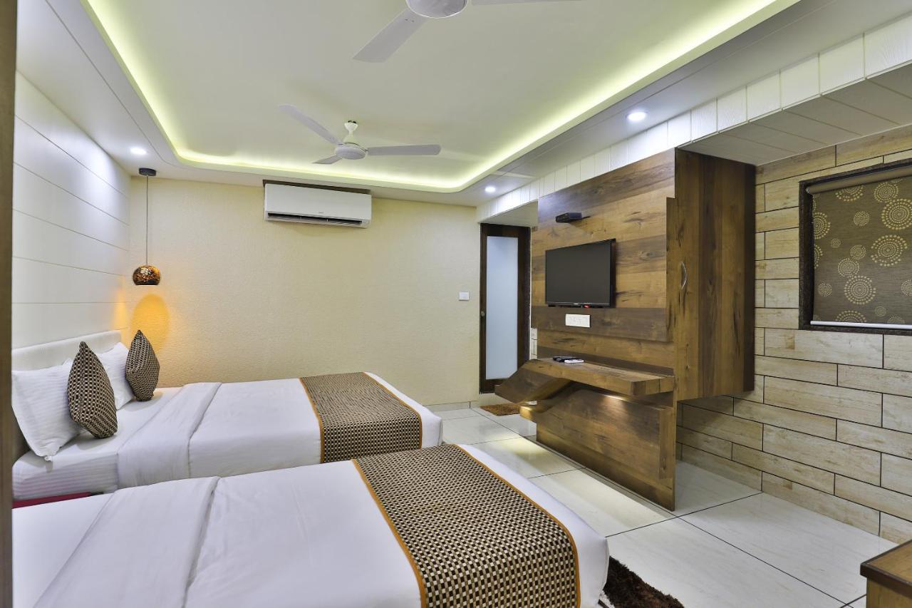 Hotel Pearl Вадодара Экстерьер фото